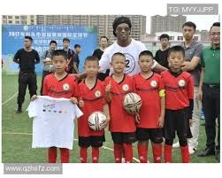 旧金山巨人在 2014 年完成“偶数年三冠”伟业，邦加纳在总决赛第 7 战的长传后援堪称神迹